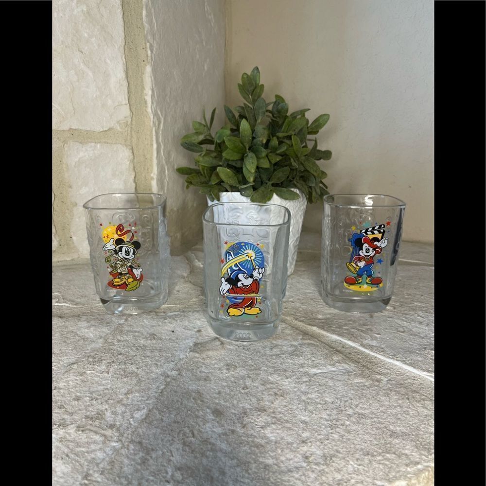 Walt Disney World 2000 Commerative Glass set of 3